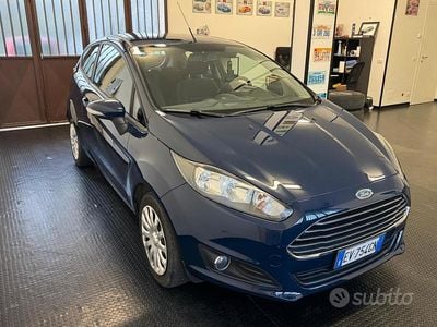 Begagnad Ford Fiesta 96 HK (70 kW) 2014 Blå Halvkombi