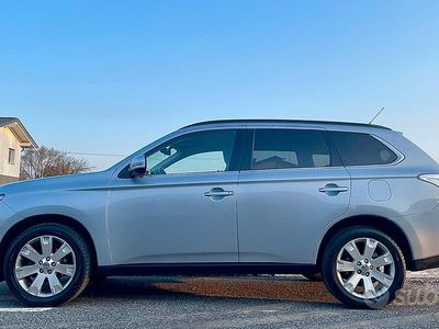 Usata Mitsubishi Outlander Instyle 150 CV (110 kW) 2014 Grigio SUV