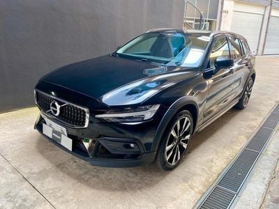 Usata Volvo V60 CC Business Edition 250 CV (183 kW) 2020 Nero met. Station wagon