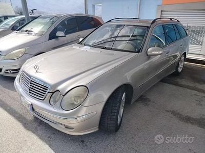 Begagnad Mercedes E280 Elegance 177 HK (130 kW) 2004 Grå Kombi