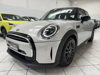Begagnad Mini Cooper Classic 136 HK (100 kW) 2022 Vit Halvkombi