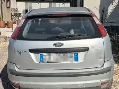 Usata Ford Focus 109 CV (80 kW) 2005 Grigio Berlina
