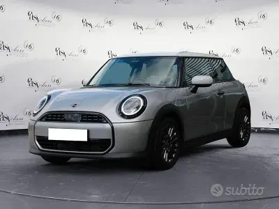 Usata Mini Cooper Classic 114 kW (156 CV) 2025 Grigio Utilitaria
