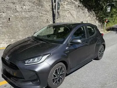 Usata Toyota Yaris Hybrid Trend 92 CV (67 kW) 2021 Berlina