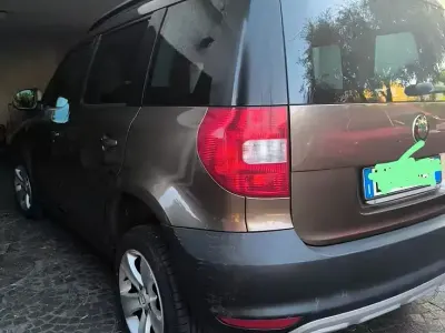 Usata Skoda Yeti 105 CV (77 kW) 2011 Marrone SUV