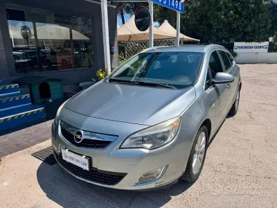 Usata Opel Astra 125 CV (91 kW) 2011 Grigio Station wagon