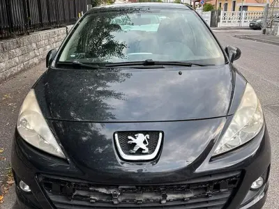 Usata Peugeot 207 68 CV (50 kW) 2013 Nero Utilitaria