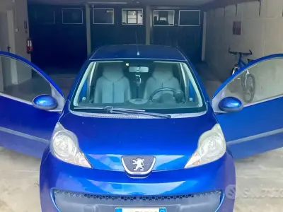 Usata Peugeot 107 68 CV (50 kW) 2006 Blu Utilitaria