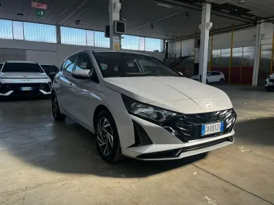 Usata Hyundai i20 101 CV (74 kW) 2024 Bianco Utilitaria