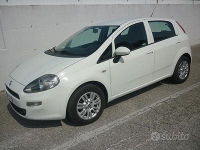 Usata Fiat Punto Lounge 77 CV (56 kW) 2016 Bianco Utilitaria