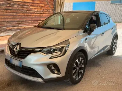 Usata Renault Captur Techno 101 CV (74 kW) 2024 Grigio SUV