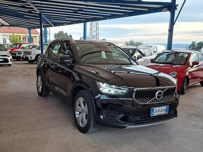 Usata Volvo XC40 Momentum 163 CV (119 kW) 2021 Nero SUV