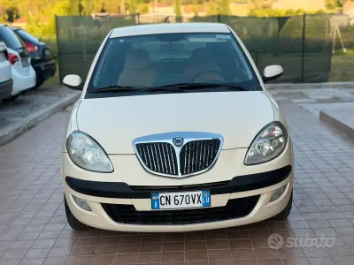 Usata Lancia Ypsilon 95 CV (69 kW) 2004 Giallo Utilitaria