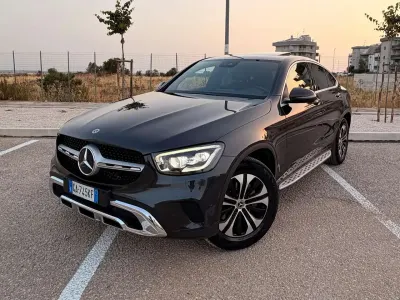 Usata Mercedes GLC300 Premium 245 CV (180 kW) 2020 Grigio vulcano SUV