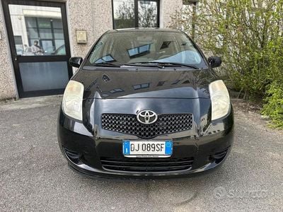Second-hand Toyota Yaris Sol 69 CP (50 kW) 2007 Negru Hatchback