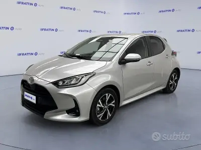 Usata Toyota Yaris Hybrid Trend 92 CV (67 kW) 2025 Grigio Berlina