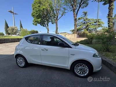 Usata Lancia Ypsilon Gold 69 CV (50 kW) 2015 Bianco Utilitaria