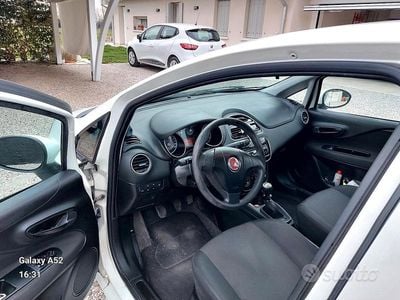 Usata Fiat Punto 77 CV (56 kW) 2017 Bianco Utilitaria