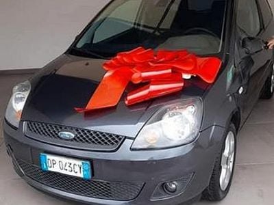 Usata Ford Fiesta 53 CV (38 kW) 2008 Grigio Utilitaria
