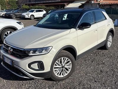 Usata VW T-Roc Life 150 CV (110 kW) 2024 Beige SUV