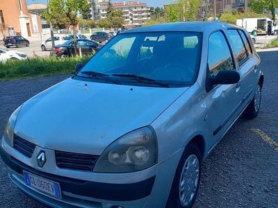 Usata Renault Clio II 58 CV (42 kW) 2004 Grigio Berlina