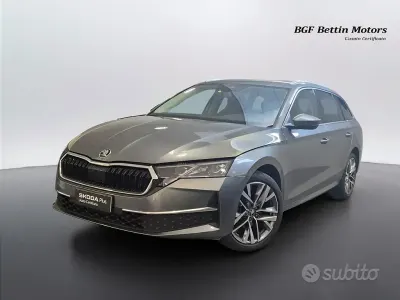 Usata Skoda Octavia Style 150 CV (110 kW) 2025 Grigio Station wagon