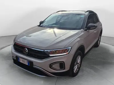 Usata VW T-Roc Life 150 CV (110 kW) 2024 Beige SUV