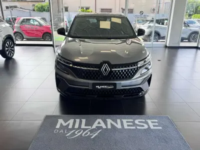 Usata Renault Austral Iconic 131 CV (96 kW) 2023 Grigio SUV