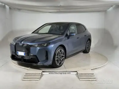 Begagnad BMW iX M Sport 300 kW (408 HK) 2025 Blå SUV