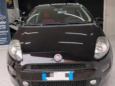 Begagnad Fiat Punto 70 HK (51 kW) 2012 Svart Halvkombi