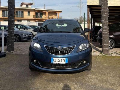 Usata Lancia Ypsilon Gold 69 CV (50 kW) 2022 Blu/azzurro Utilitaria