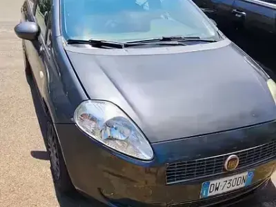 Usata Fiat Grande Punto 77 CV (56 kW) 2009 Bluazzurro Utilitaria