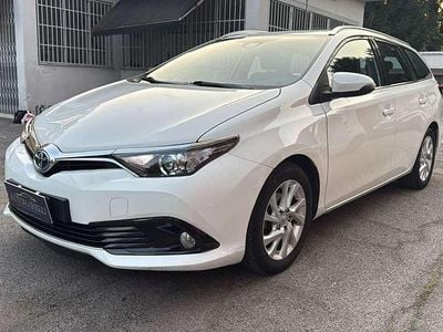 Usata Toyota Auris Hybrid Active 99 CV (72 kW) 2017 Bianco Station wagon