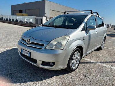 Usata Toyota Corolla Verso Sol 129 CV (94 kW) 2005 Grigio Monovolume