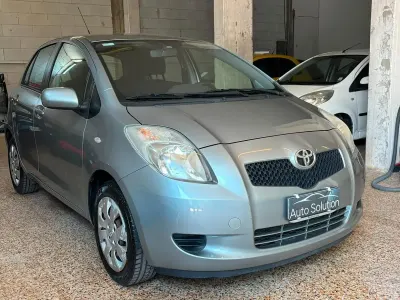 Usata Toyota Yaris Sol 69 CV (50 kW) 2007 Grigio Utilitaria