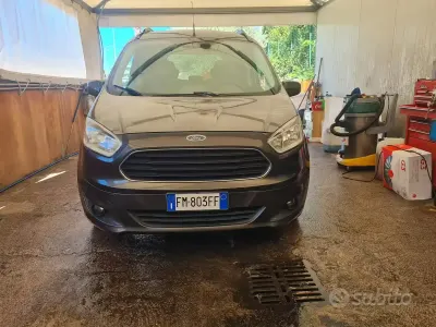 Usata Ford Tourneo Courier Titanium 75 CV (55 kW) 2017 Grigio Monovolume