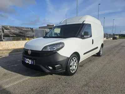 Usata Fiat Doblò Lounge 120 CV (88 kW) 2020 Bianco Monovolume