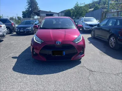 Usata Toyota Yaris Hybrid Lounge 92 CV (67 kW) 2022 Rosso Berlina