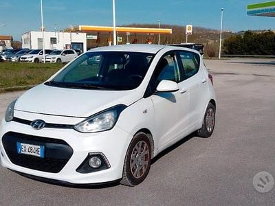 Używany Hyundai i10 69 KM (50 kW) 2015 Biały Hatchback
