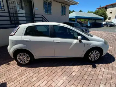 Usata Fiat Punto Pop 84 CV (61 kW) 2012 Bianco Utilitaria