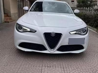 Usata Alfa Romeo Giulia 150 CV (110 kW) 2017 Bianco Berlina