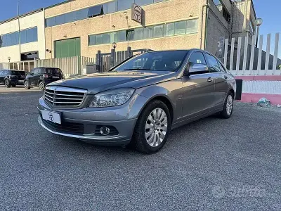 Usata Mercedes C220 Elegance 170 CV (125 kW) 2007 Grigio Berlina