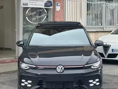 Usata VW Golf VIII GTI 265 CV (194 kW) 2025 Grigio Berlina