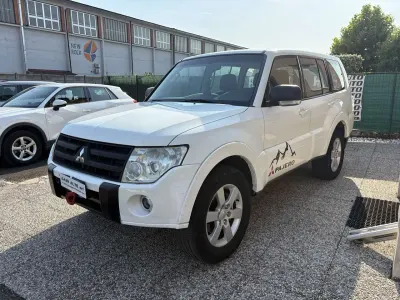 Usata Mitsubishi Pajero Intense 160 CV (117 kW) 2007 Bianco SUV