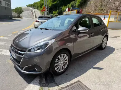 Usata Peugeot 208 Allure 83 CV (61 kW) 2018 Grigio Utilitaria