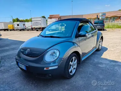 Usata VW New Beetle 105 CV (77 kW) 2010 Grigio Utilitaria