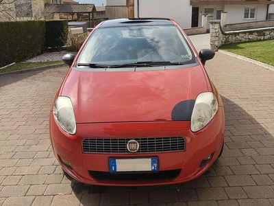 Usata Fiat Grande Punto Dynamic 77 CV (56 kW) 2009 Rosso Utilitaria
