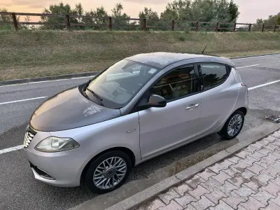 Usata Lancia Ypsilon 69 CV (50 kW) 2011 Grigio Utilitaria