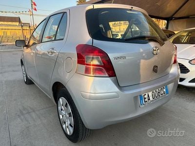 Usata Toyota Yaris 131 CV (96 kW) 2010 Grigio Utilitaria