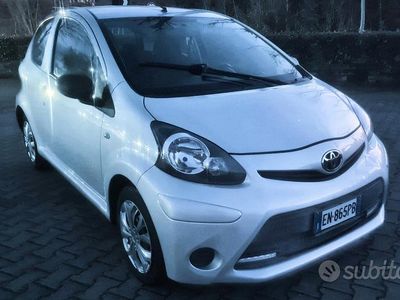 Usata Toyota Aygo Connect Style 67 CV (49 kW) 2011 Grigio Utilitaria